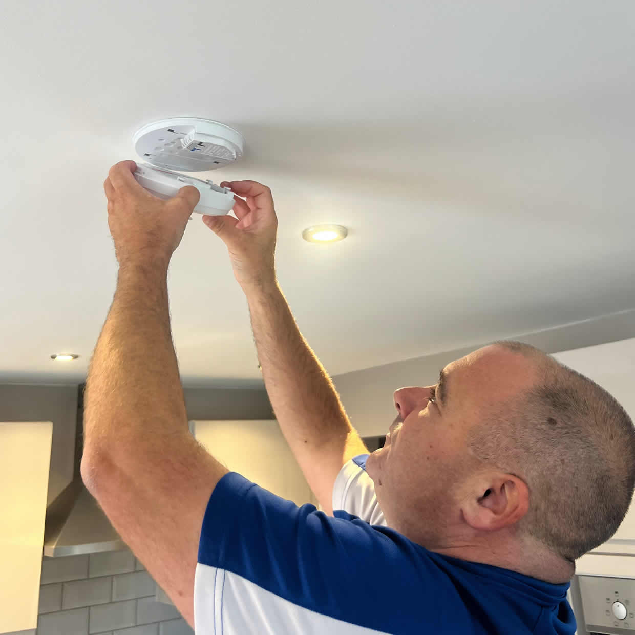 Local smoke alarm installer covering Brighton